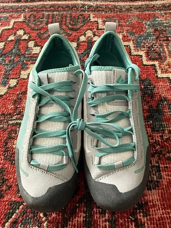 Black Diamond Women's Gray and Teal Lace-Up Approach Shoes NWOT - Picture 1 of 5
